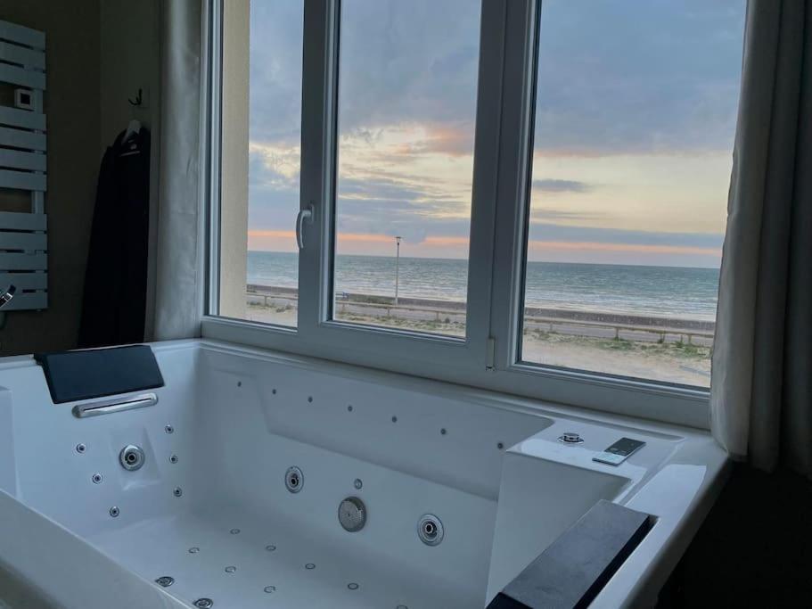 Spa Privatif Face Mer Riva Romantic & Spa Ouistreham Extérieur photo